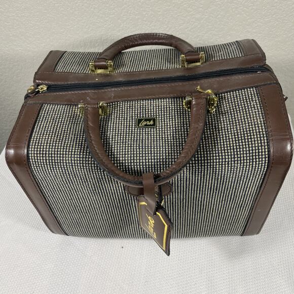 Lark Handbags - VTG LARK Make Up Case RARE